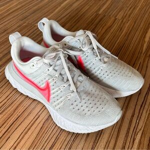 Nike React Infinity Flyknit Sneakers in Pink/Platinum